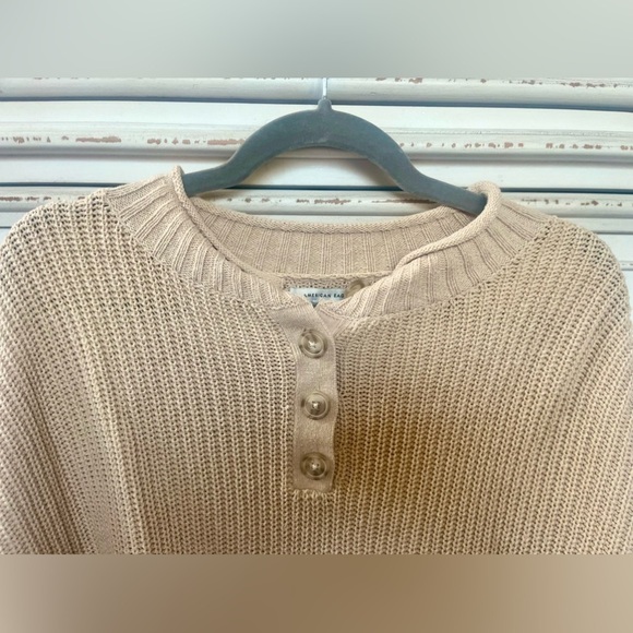🖤 CUTE & COMFY long sleeve, short waist women’s sweater size small- see video🎥 - Picture 2 of 7